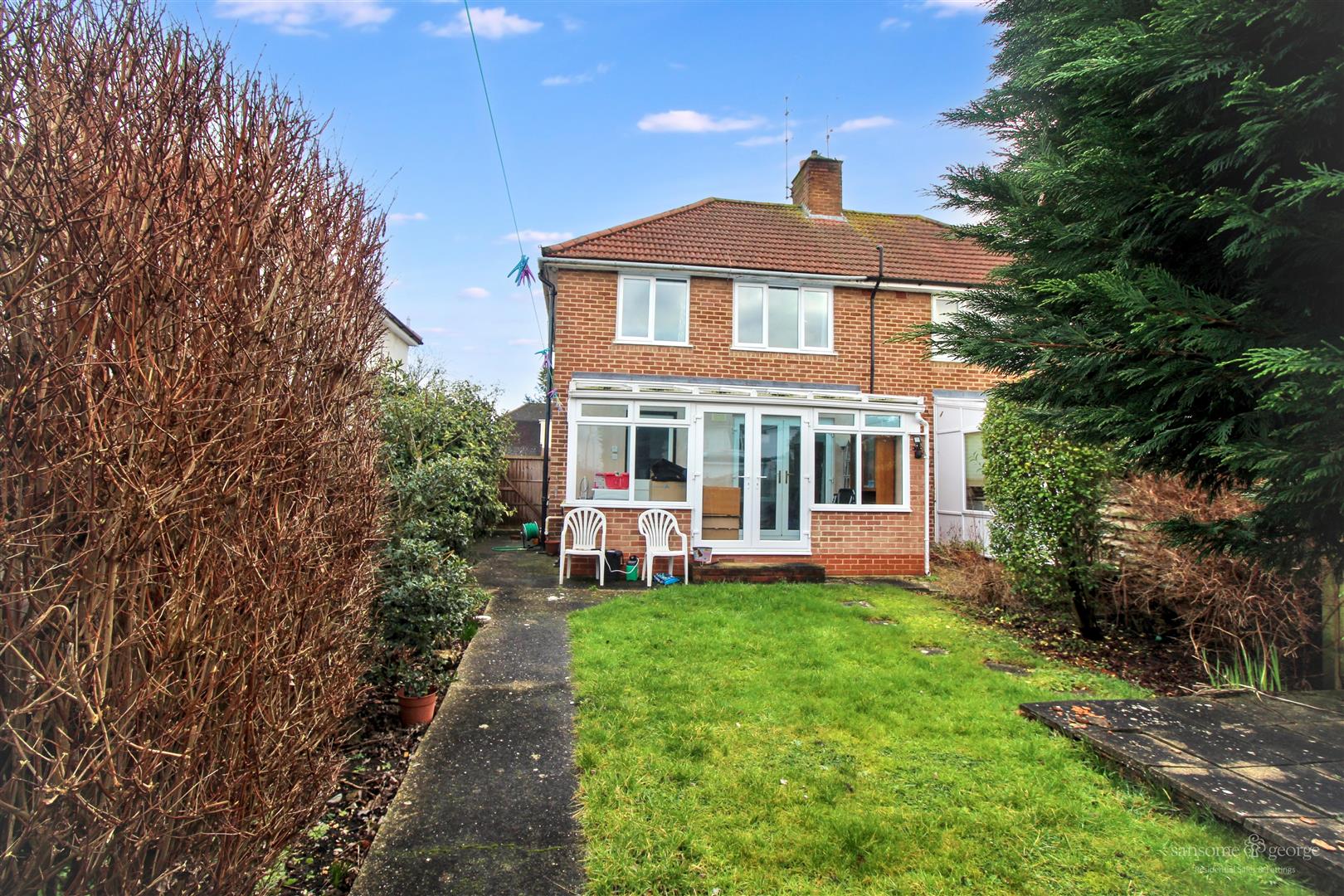 3 bed property in Blandford Road, Reading